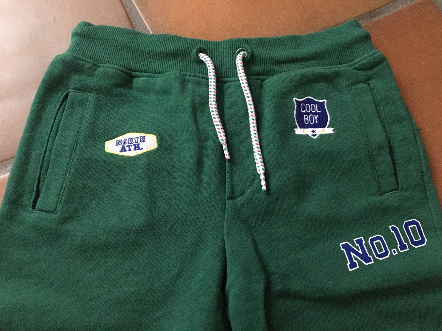 La Redoute Pantaloni: Sweatshorts La Redoute Grösse 140 – Usato da Rechthalten venduto da Cheech2 1