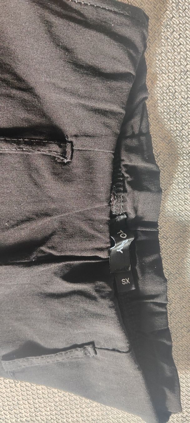 Pantaloni: Damenhose elegant – Usato da Niederhasli venduto da dom_jxt6 1