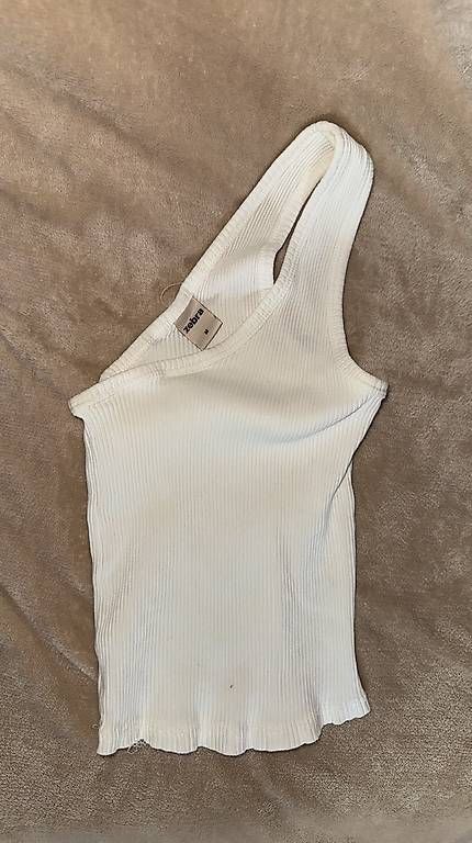 Top: WEISSES ONE-SHOULDER-TOP – Usato da Gossau SG venduto da 2002gomes2002
