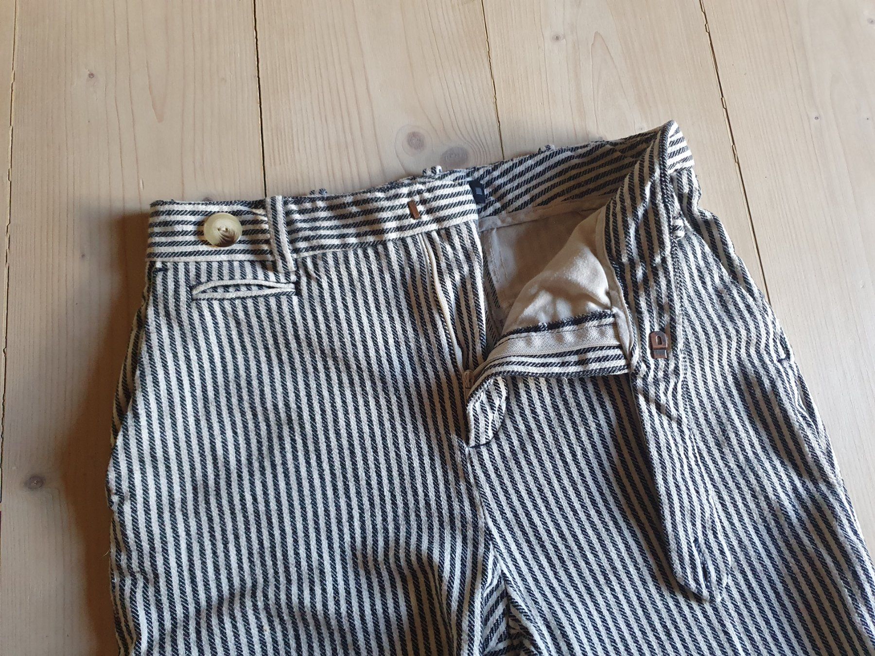 Zara Pantalons: Pantalon rayé Zara – D'occasion à Finhaut par sof_j2wn 4