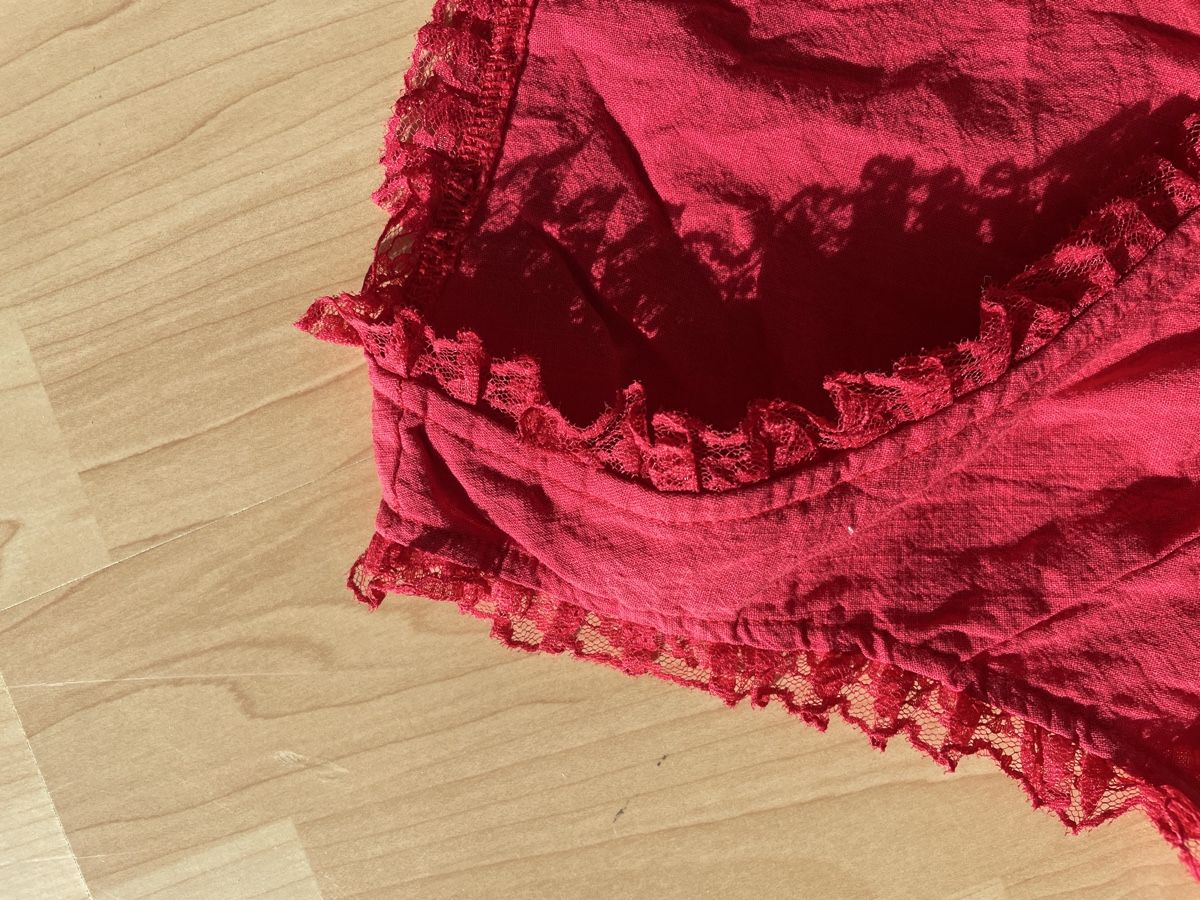 Top: Rote Weste mit Spitzenbesatz, Gr. M – Nuovo (secondo la descrizione) da Sissach venduto da nelimas 2