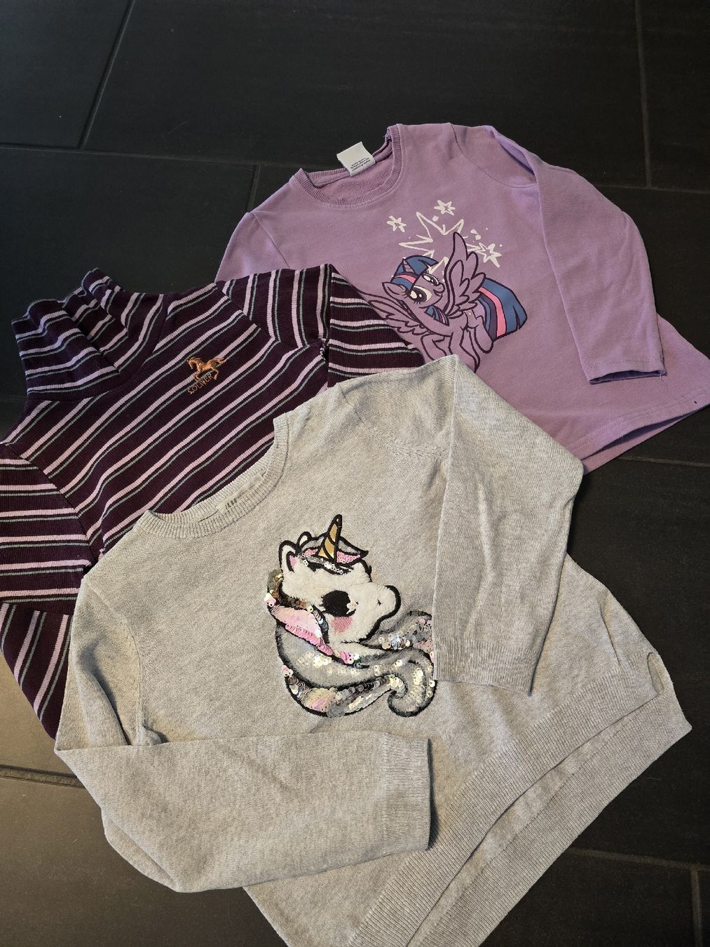Lotti & Set di vestiti: 3x Mädchen Pullover Gr. 104-110 – Usato da Unterentfelden venduto da Panda-87