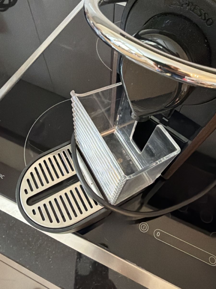 Nespresso Macchine per caffè & Macchine per espresso: Nespresso Kapselkaffeemaschine – Usato da Morgarten venduto da elabaumann_ch 4