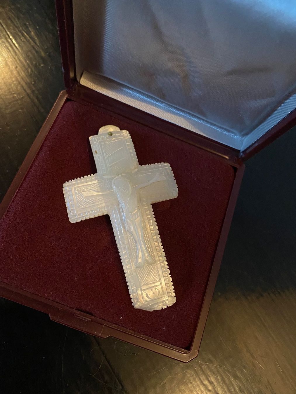 Sculture & Statue: Perlmutt-Kreuz handgeschnitzt – Usato da Lüchingen venduto da LIDB