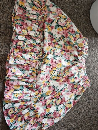 Floral Ruffle Skirt - Perfect for Summer Days!🌸☀️🛍️