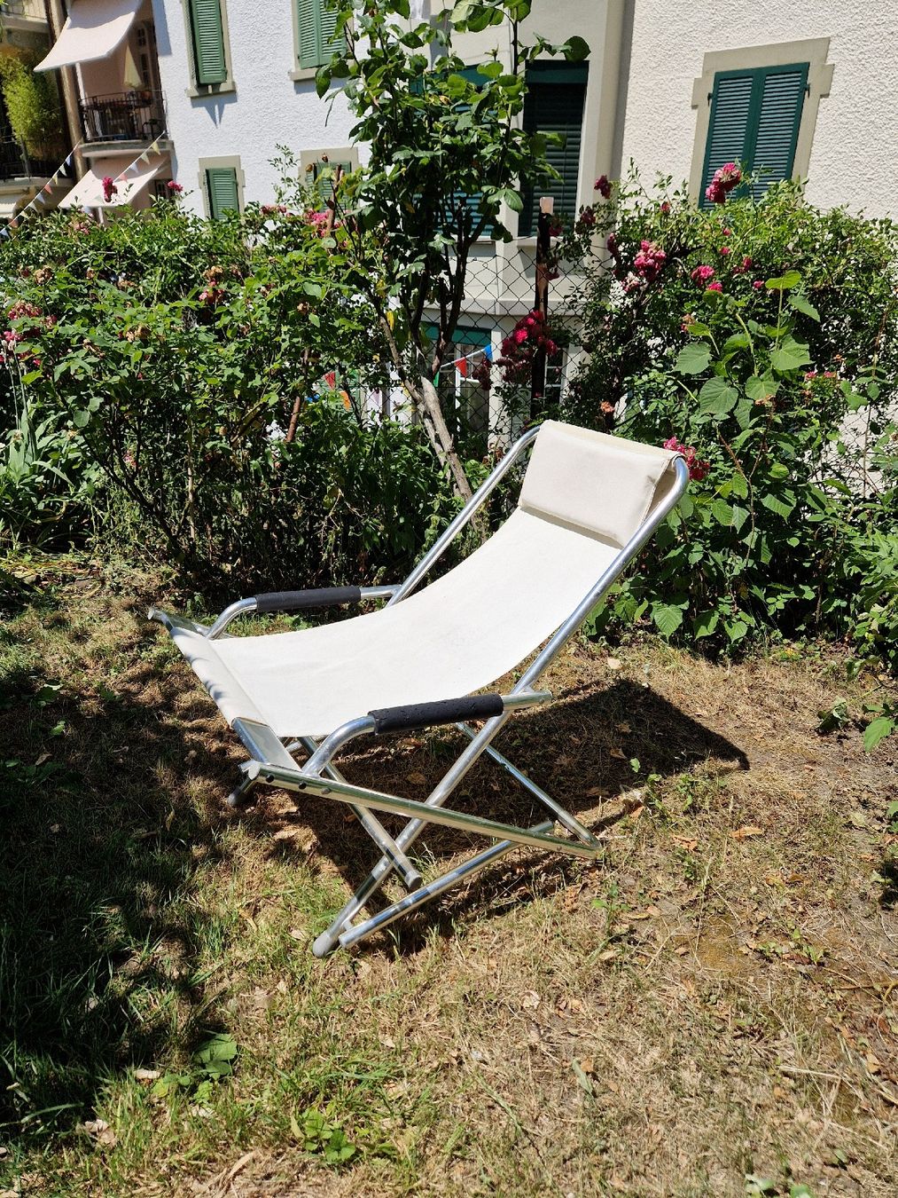 Sedie a sdraio: Chaise de jardin pliante blanche bon état – Usato da Bern venduto da MaurineBeauregard