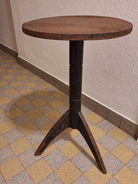 alter ,kleiner Tisch ,Blumentisch rund 40cm , Holz (Gebraucht) in ...