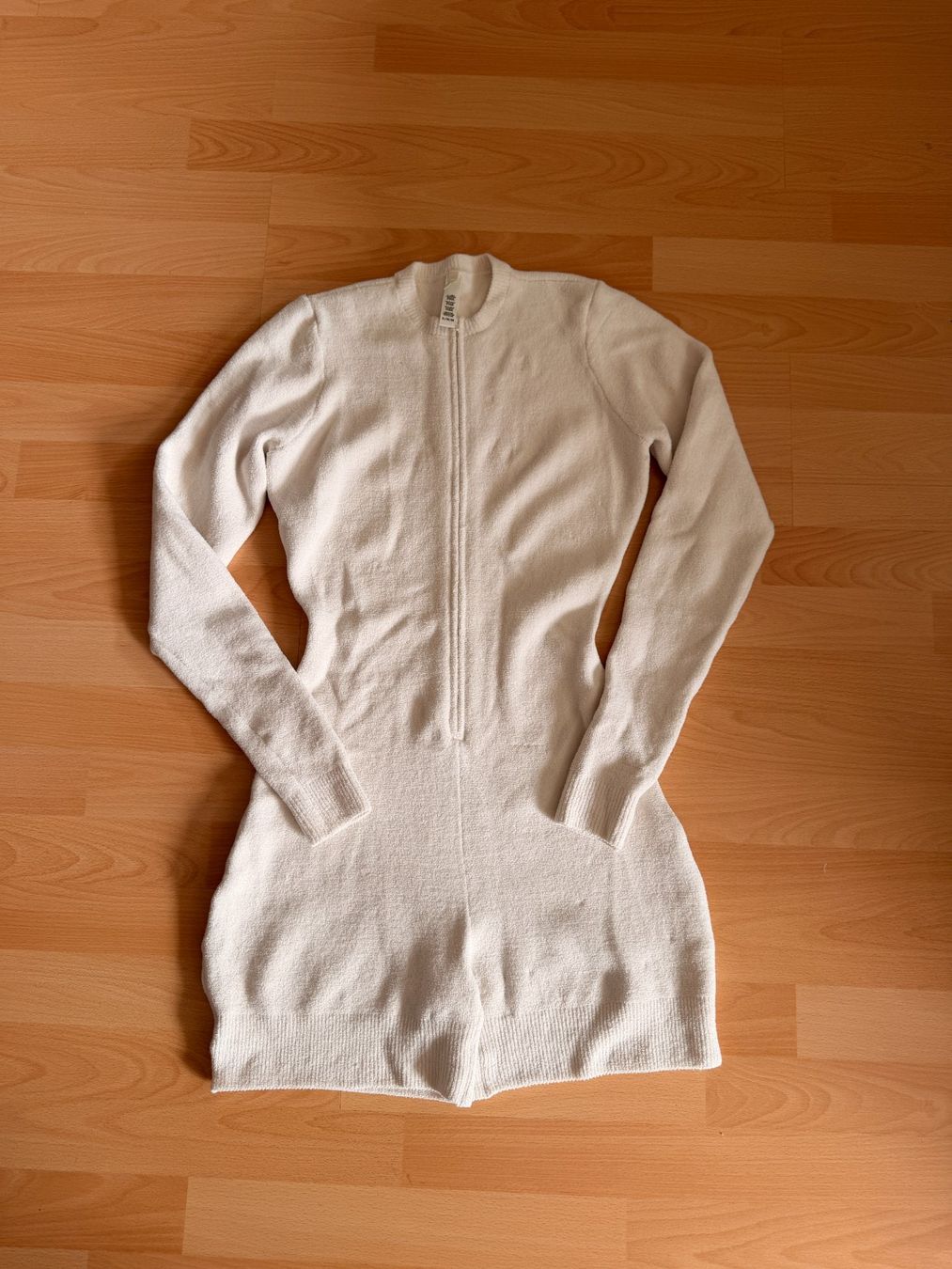Skims Tute: SKIMS Cozy Light Onesie – Nuovo (secondo la descrizione) da Männedorf venduto da jad_l7jg
