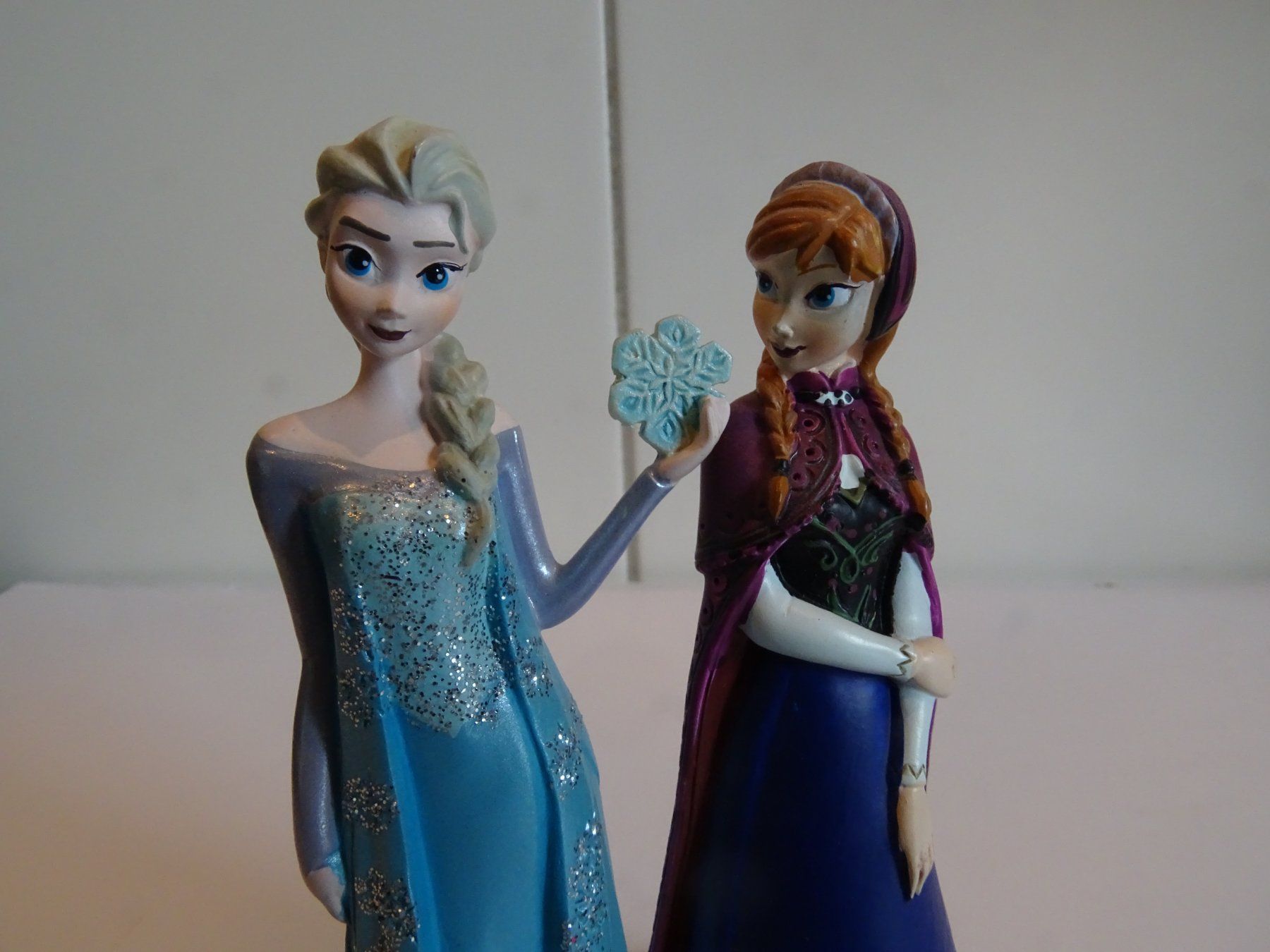 Disney Figuren: Wunderschöne Disney Die Eiskönigin Figur Anna & Elsa – Gebraucht aus Obermumpf von kaiko_2010 2