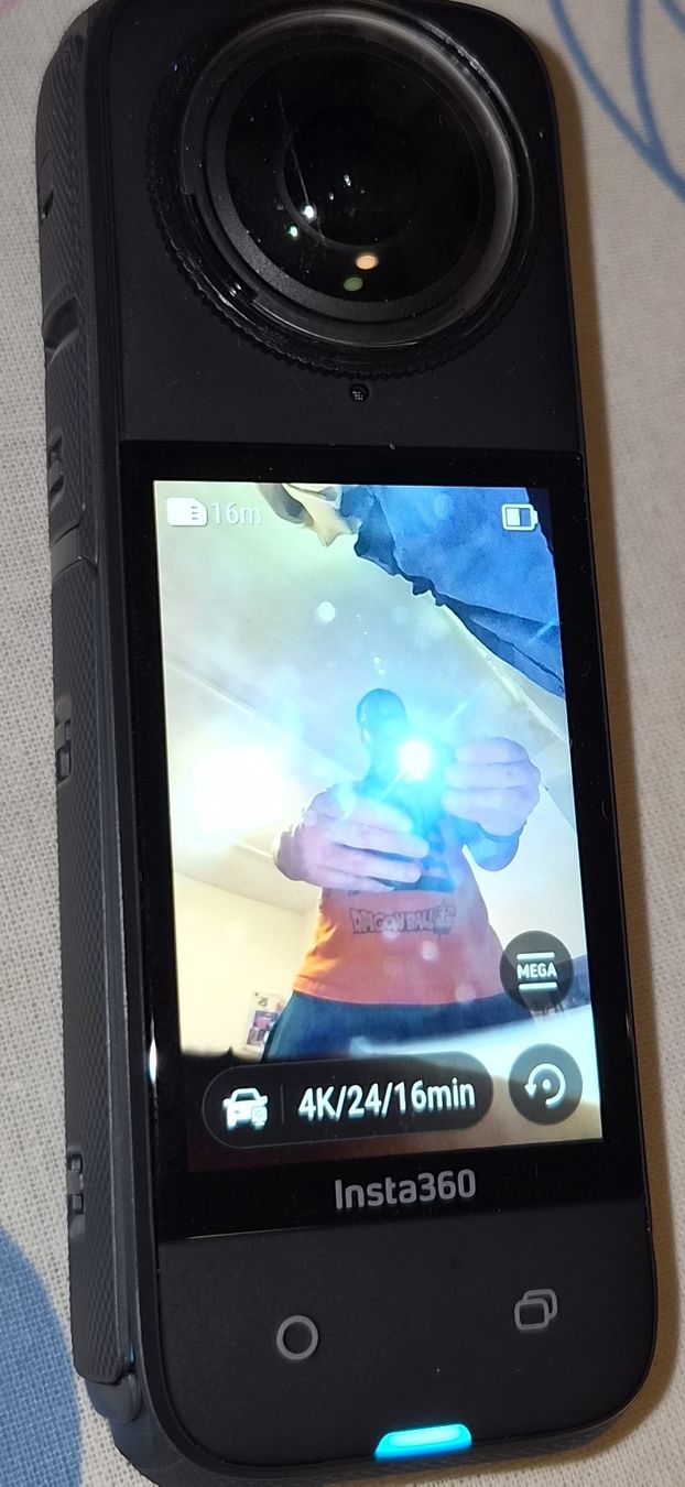 Insta360 Action Cam: Insta360 x4 – Neu (gemäss Beschreibung) aus Diessenhofen von Obscuro94