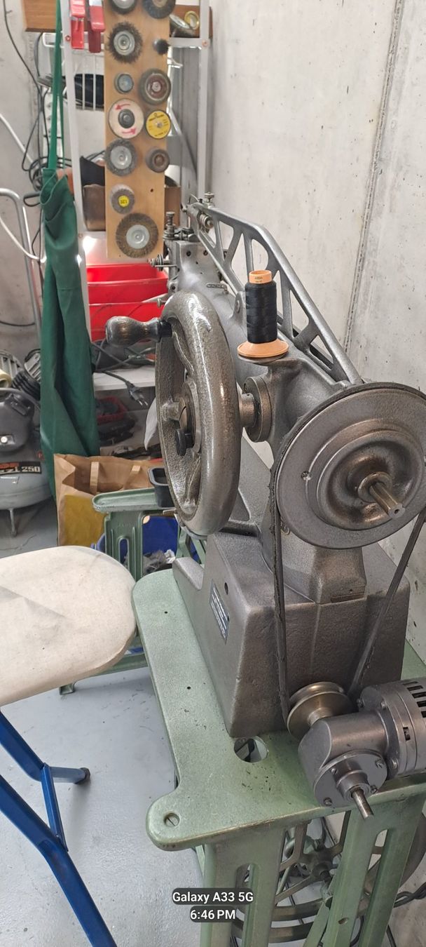 Singer Macchine da cucire: Nähmaschine Singer – Usato da Bichwil venduto da Zeitlos48 3