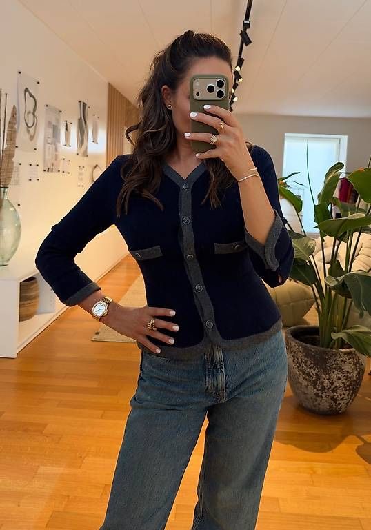 Chanel Jacken: CHANEL CARDIGAN NAVY – Neu (gemäss Beschreibung) aus Schwyz von bofb 1