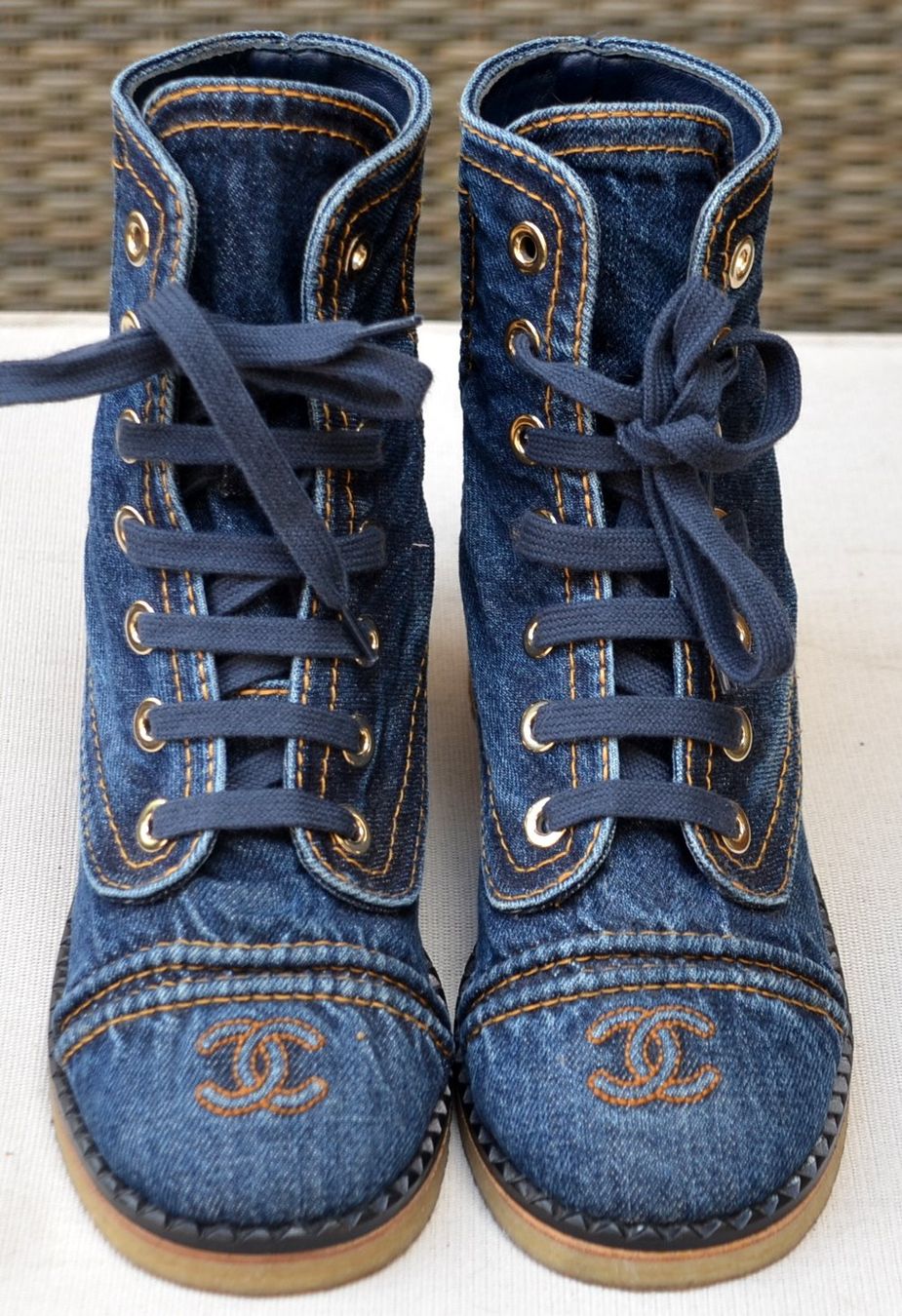 Chanel Scarpe da donna: Boots Chanel  bottines  .36 – Usato da Collonges venduto da Auganien 2