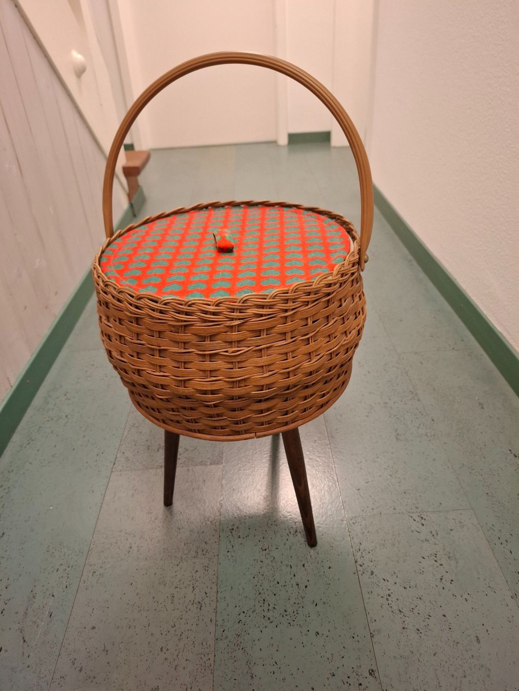 Altro per la casa: Nähkörbchen 3 Beinig VINTAGE – Usato da zollikerberg venduto da Momi6