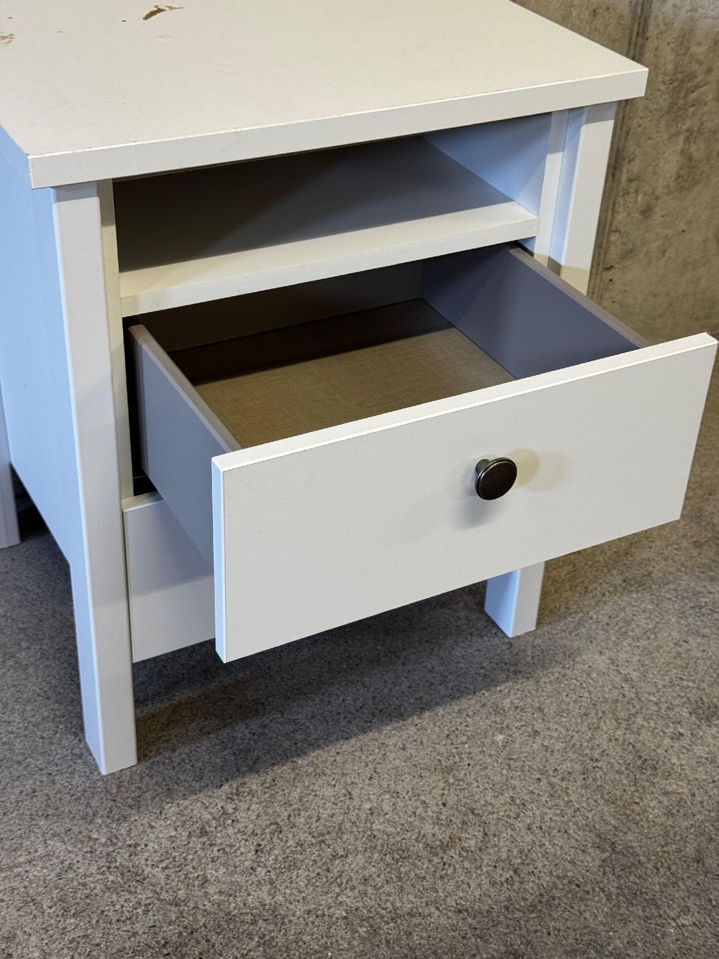 Tables de nuit: Nachttisch weiss – D'occasion à Baar par Dacehi 1