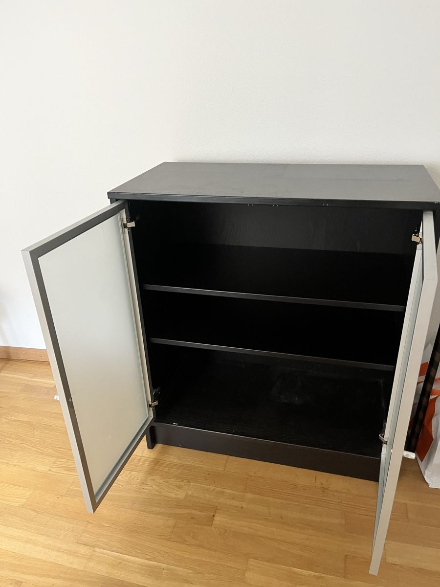 Commodes: Kommode mit Glastüren schwarz – D'occasion à Basel par drrickdr 2
