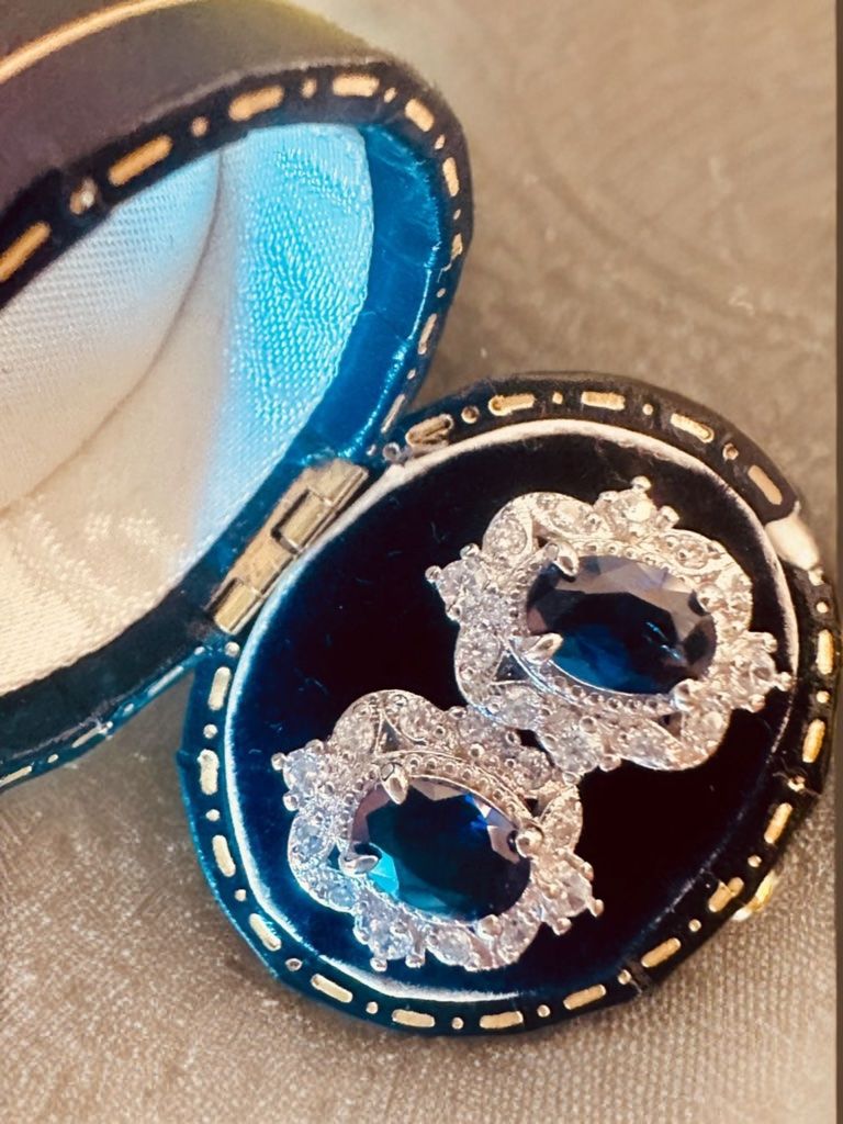 Orecchini pendenti & Orecchini a lobo: Boucles d’oreilles look vintage Saphirs – Nuovo e nell'imballaggio originale da St-Maurice venduto da Sandrinette123 2