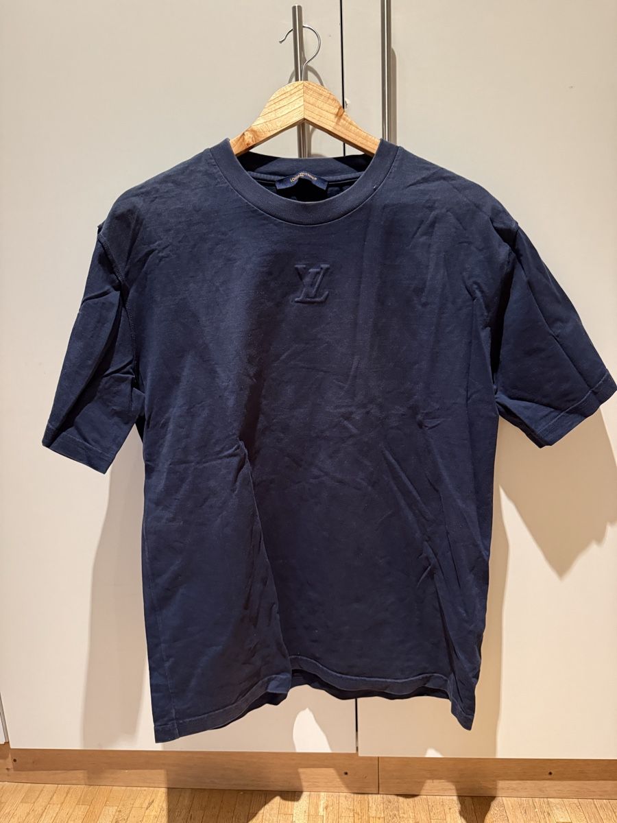 Louis Vuitton T-Shirts: Louis Vuitton Front Logo Tee – Gebraucht aus Genève von SG_73