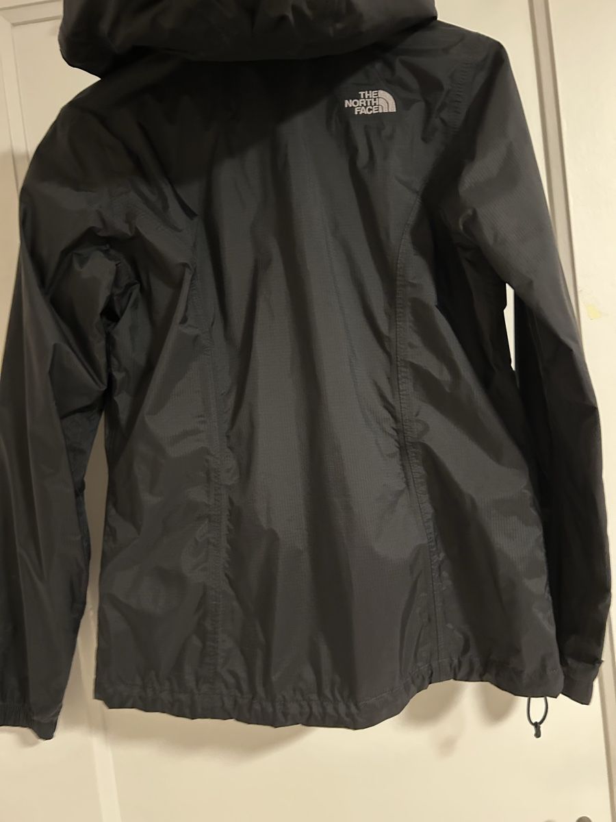 North Face Jacken: The North Face Women's Rain Jacket - Size S - Black 🌧️ (54) – Gebraucht aus Zürich von mai_sxv7 7