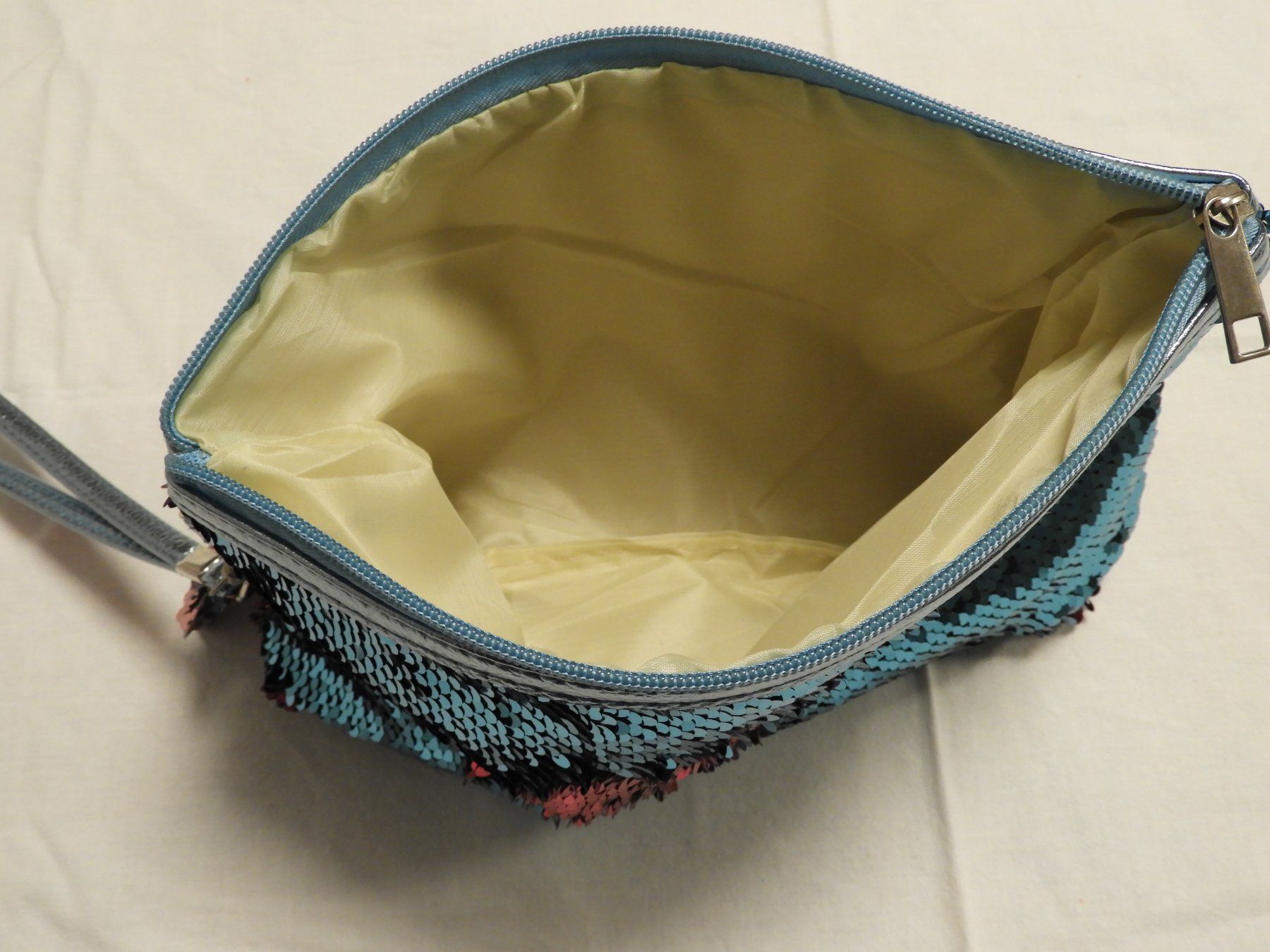 Borse & Zaini: Trousse/Sac à paillettes , NEUF! – Nuovo (secondo la descrizione) da Dombresson venduto da sev_bsb8 5