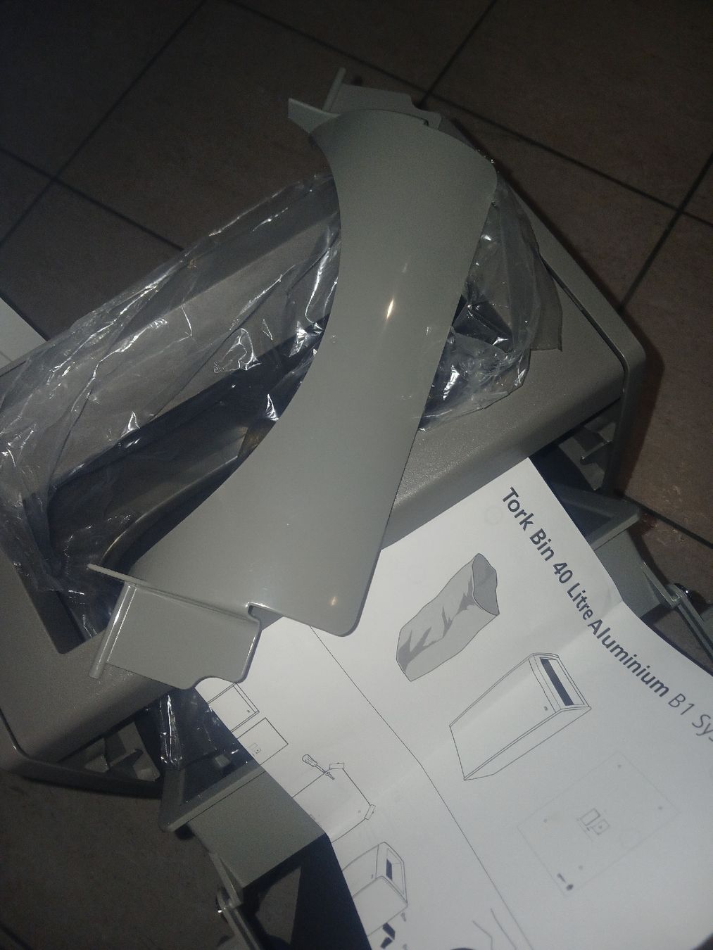 Cestini per rifiuti: Tork Abfalleimer 40 Liter Aluminium B1 System. – Nuovo (secondo la descrizione) da Pieterlen venduto da Ya0527yl 3