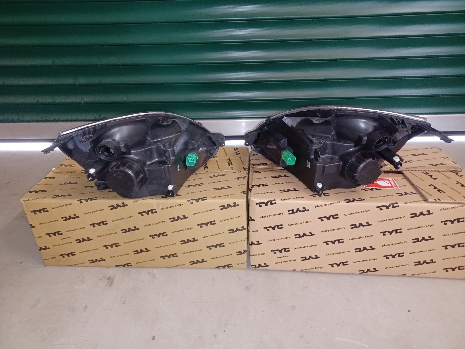Ford Scheinwerfer: Scheinwerfer Ford Fiesta links + rechts – Gebraucht aus Suhr von Bondi4 1