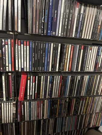 2500 CDs. Alles erstklassige Interpreten.