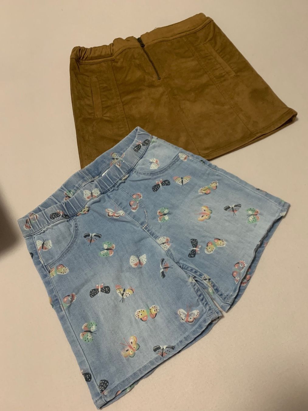 Lotti & Set di vestiti: Schönes röckli und Shorts gr.134 – Nuovo (secondo la descrizione) da Steinhausen venduto da adija1
