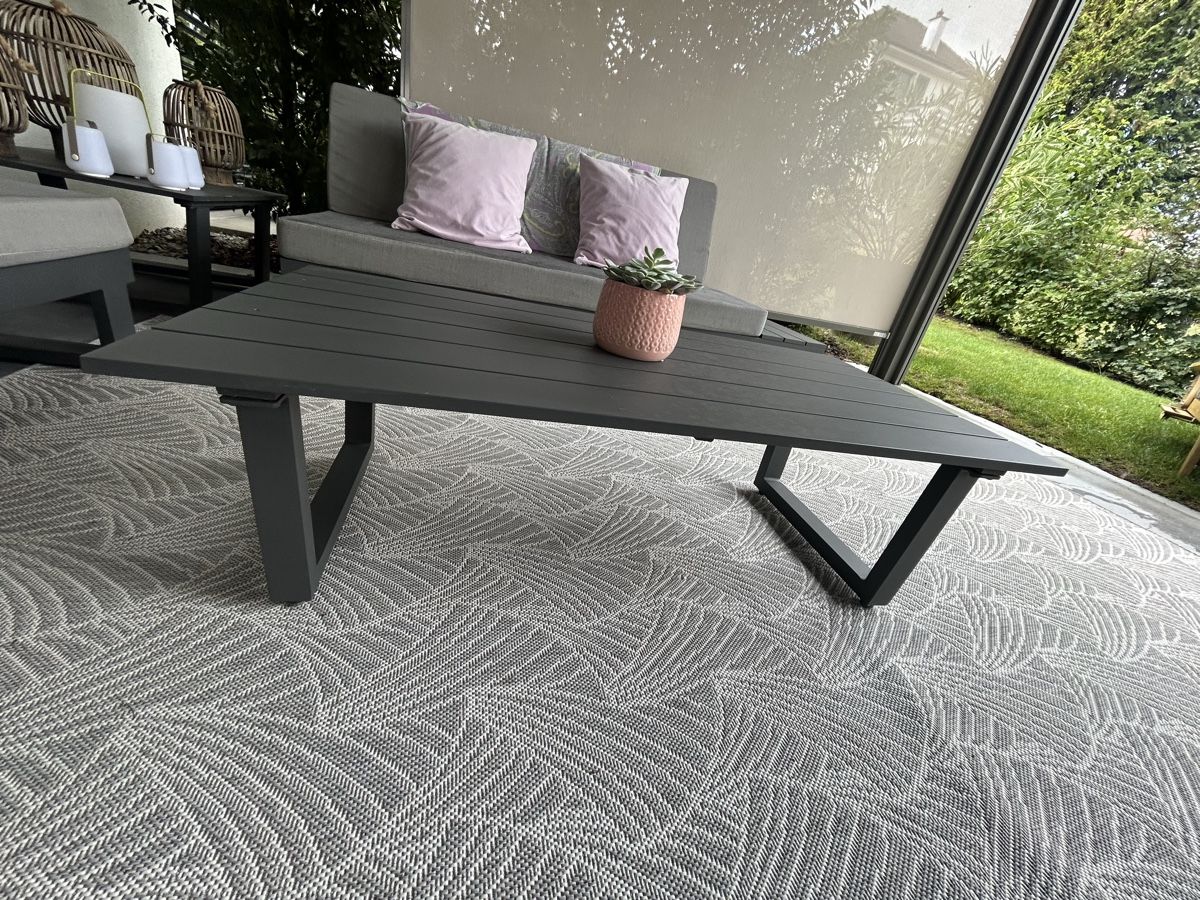 Divani: Salon de jardin 2 canapés + 1 table basse – Usato da Chambésy venduto da asalamolard 2