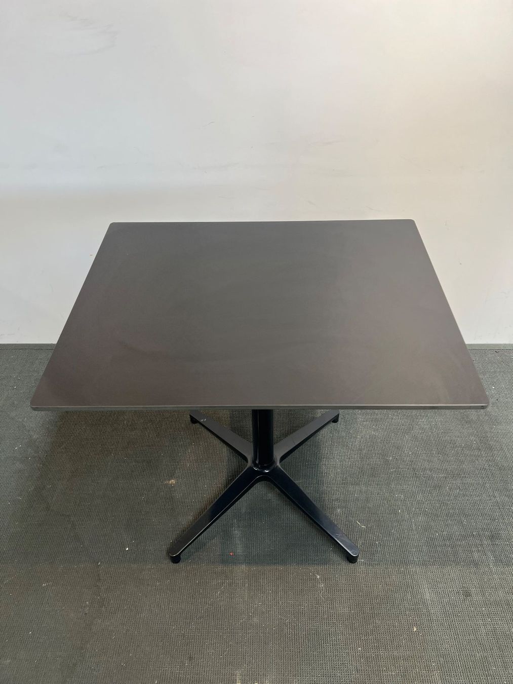 Vitra Tische: 014 VITRA Bistro Table indoor – Gebraucht aus Wangen an der Aare von TBYN 3