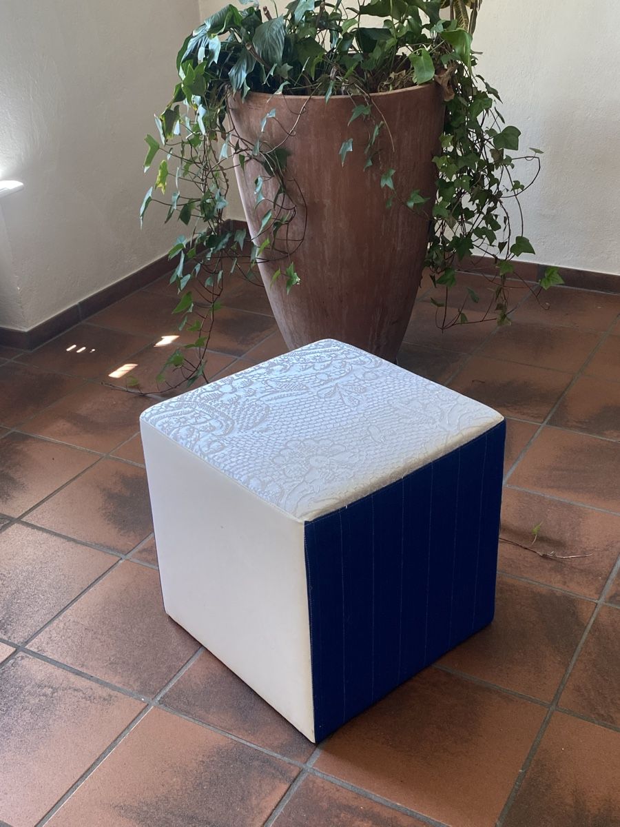 Sgabelli: Schöner Hocker / Sitzhocker, blau-weiss, neu! – Nuovo (secondo la descrizione) da Grabs venduto da blueye57