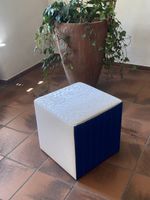 Schöner Hocker / Sitzhocker, blau-weiss, neu!