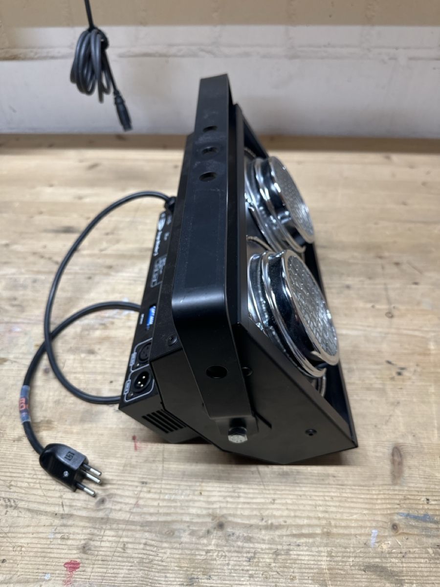 Fari: Showtec Stage Blinder 2 inklusive Flightcase gebraucht – Usato da Hochdorf venduto da aioc 2