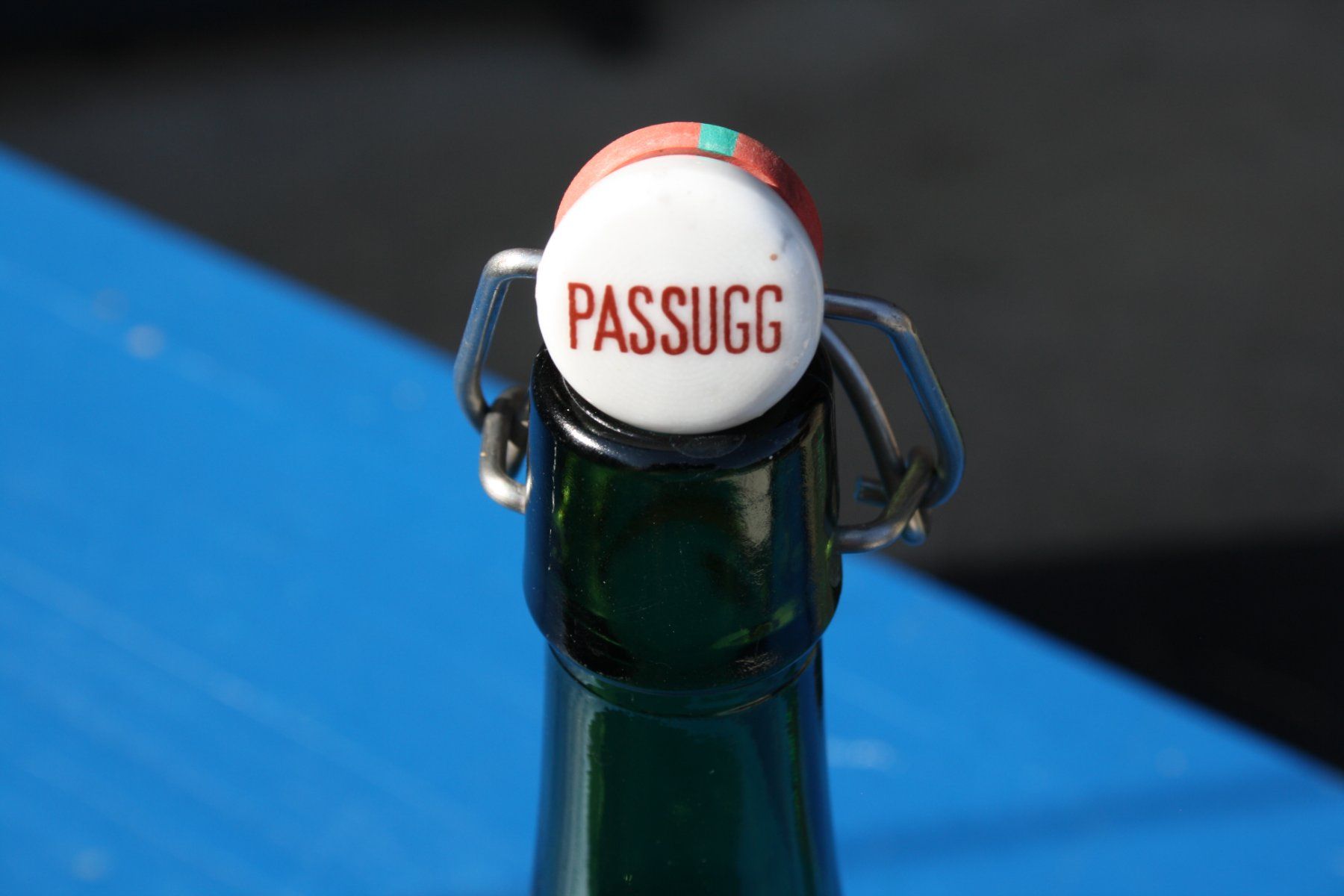 Gläser, Krüge & Flaschen: PASSUGGER BÜGELFLASCHE – Gebraucht aus Wauwil von Pneuedy 1