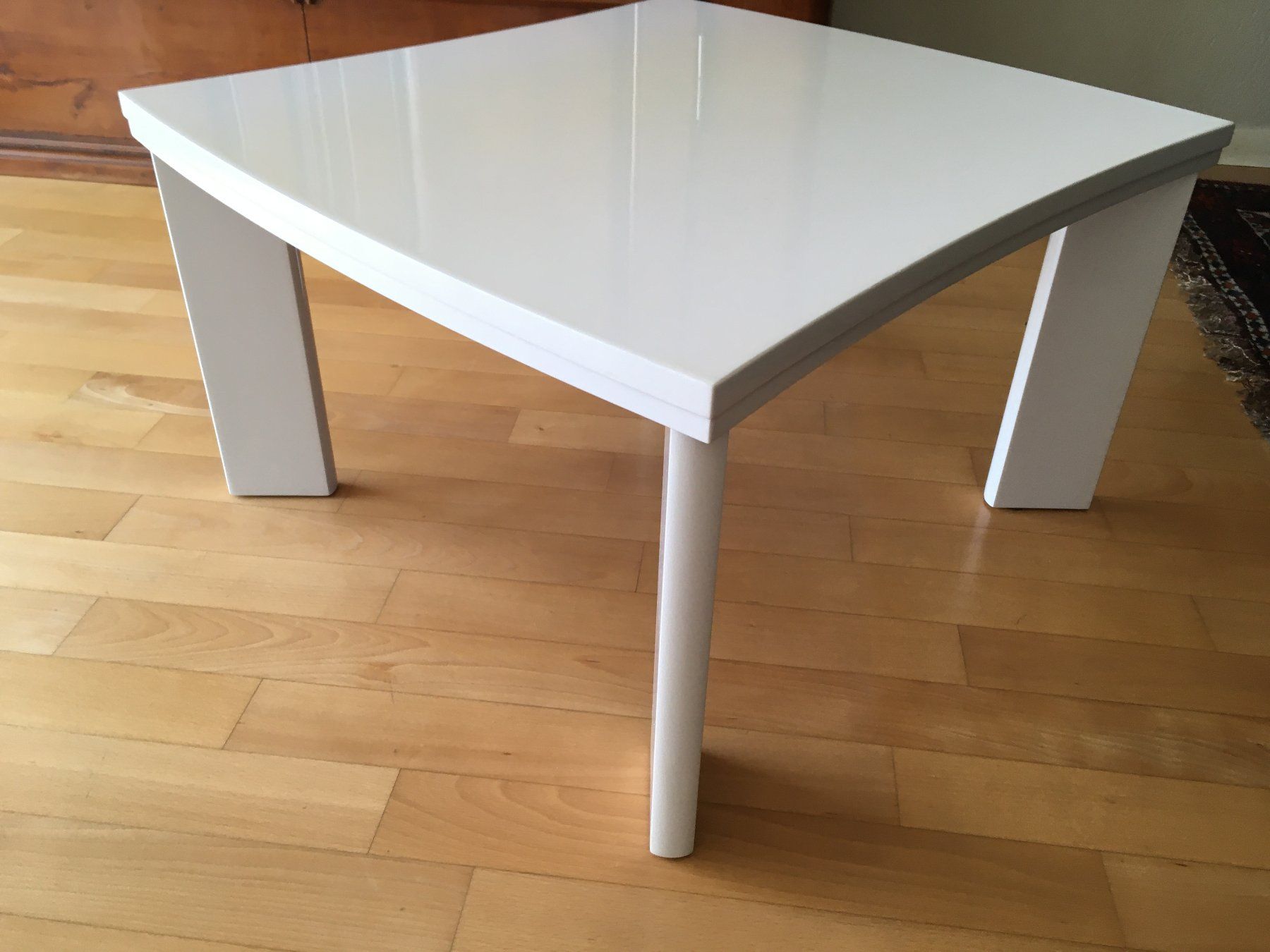 Tavoli: moderner Salon/Couche-Tisch 60x60cm H37cm – Usato da Bätterkinden venduto da Alpearl 1