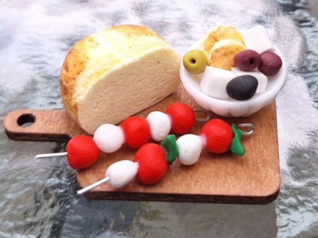Case e mobili per bambole: Handmade Apero, Tomaten Mozzarella Spiesse – Nuovo (secondo la descrizione) da Zürich venduto da HandmadeTinyFood