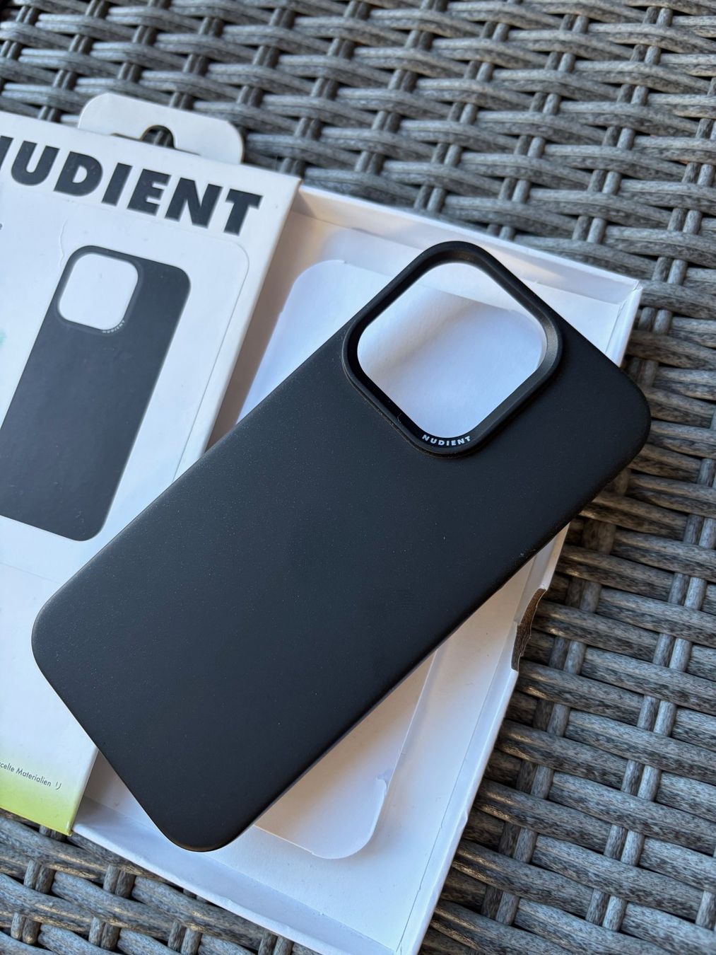 Cover & Protezioni schermo: iPhone 16 Pro Hülle / Cover / Case - Nudient – Usato da Thalwil venduto da LeCh1ffre