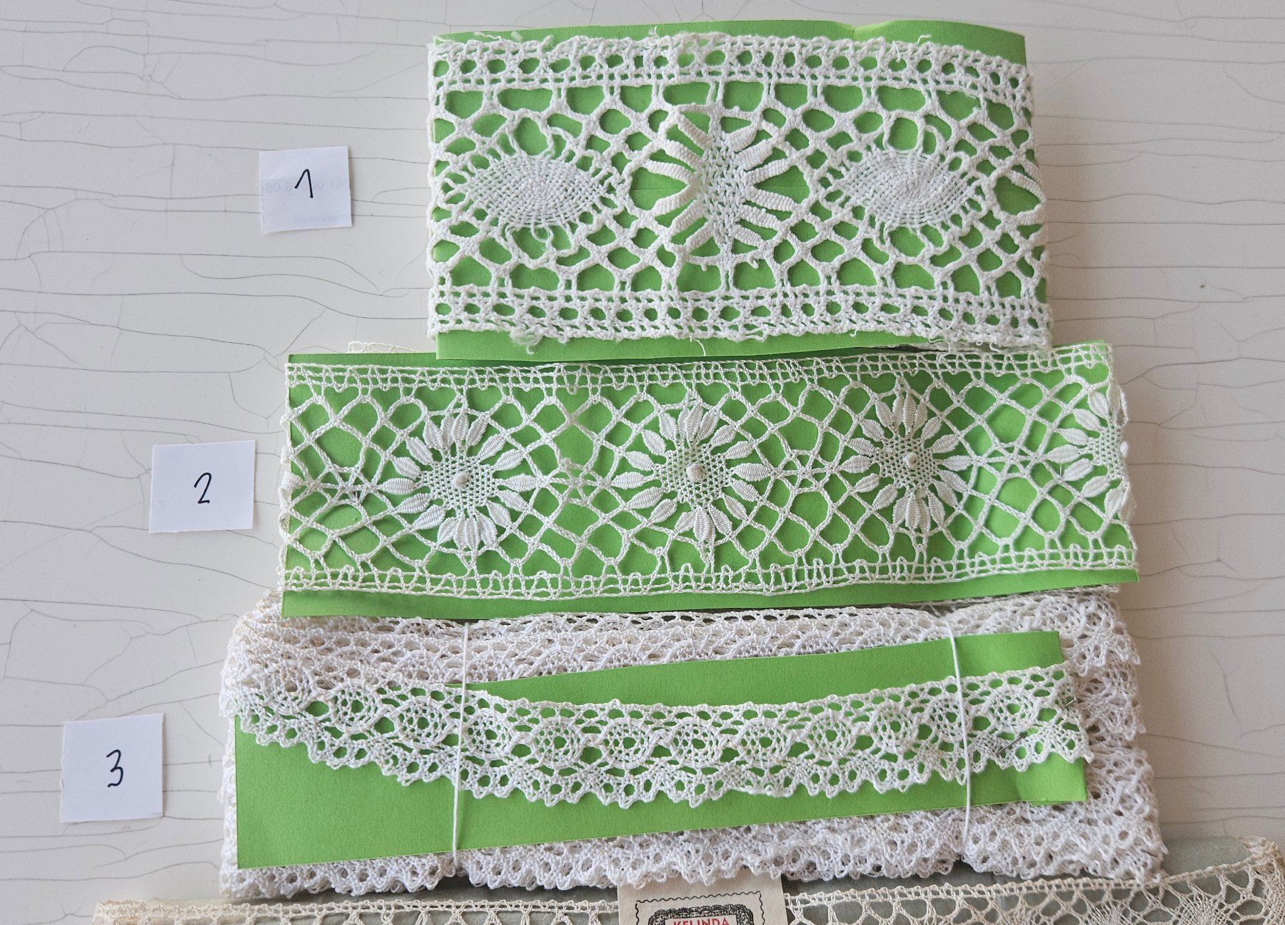 Tessuti: Spitzen geklöppelt, gestrickt, Filettechnik – Usato da Zürich venduto da Budleia 7