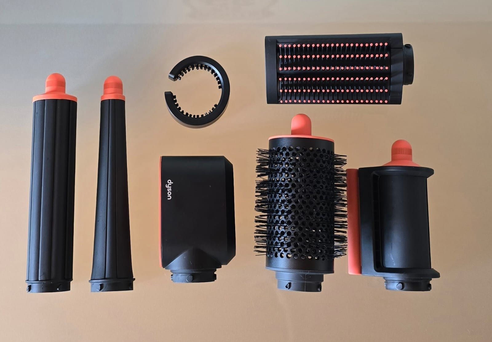 Dyson Piastre & Arricciacapelli: Dyson Airwrap Complete Straight&Wavy  – Usato da Unterägeri venduto da MvRick 3