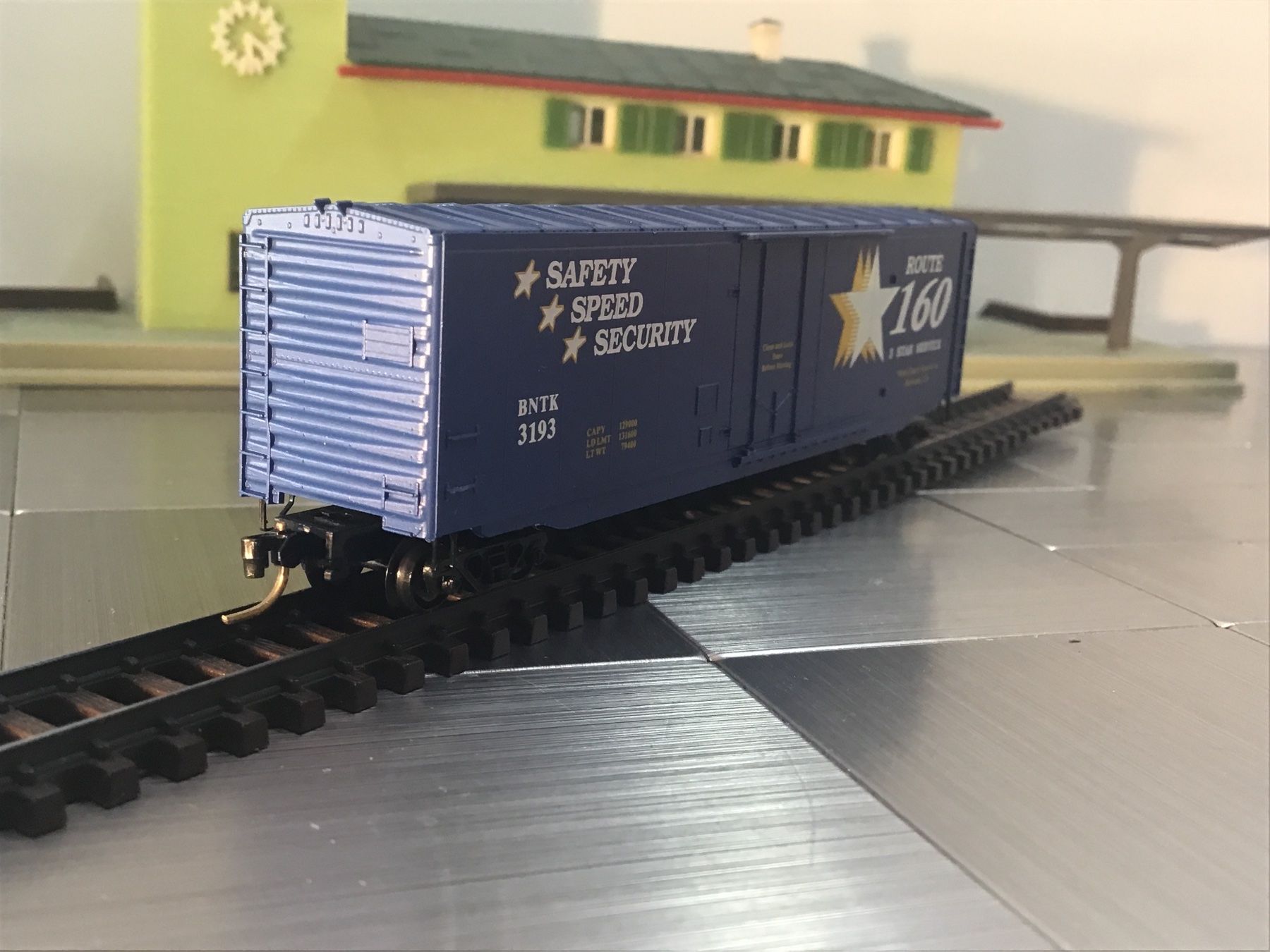 Micro Trains Line Modelleisenbahnen: MICRO TRAINS GÜTERWAGEN SPUR N – Gebraucht aus Männedorf von Modellbau-wyss