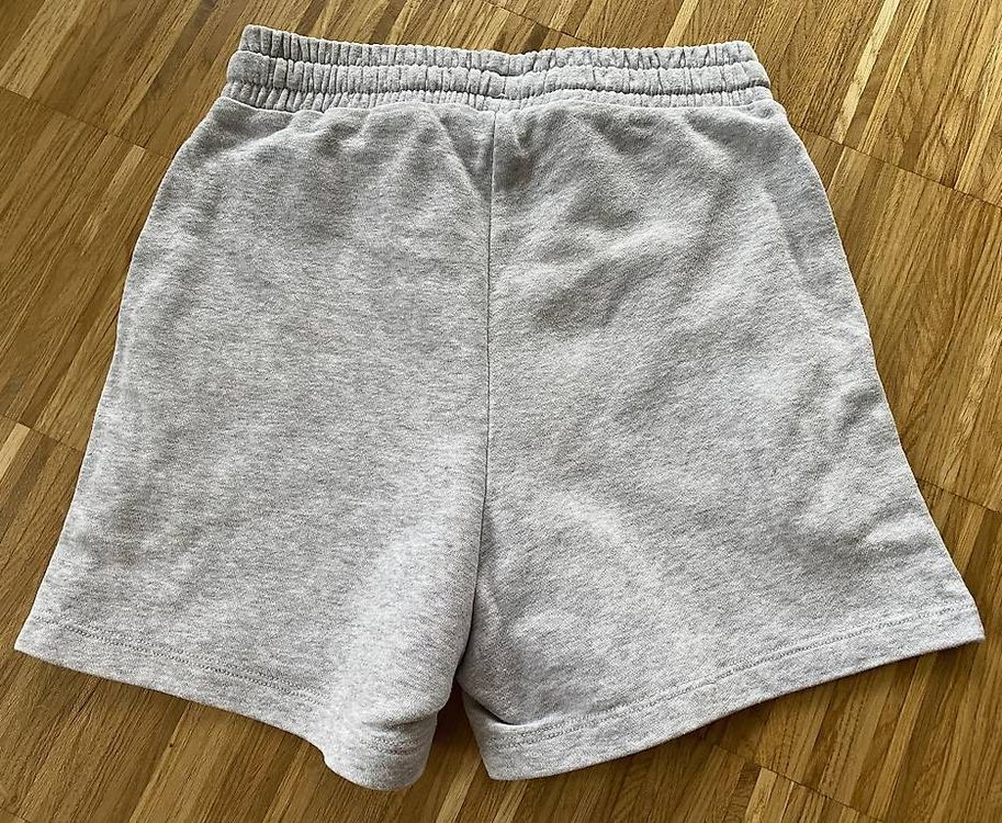 H&M Pantaloni: Shorts basic grau meliert Gr. 146 – Usato da Bottmingen venduto da pao_22jx 1