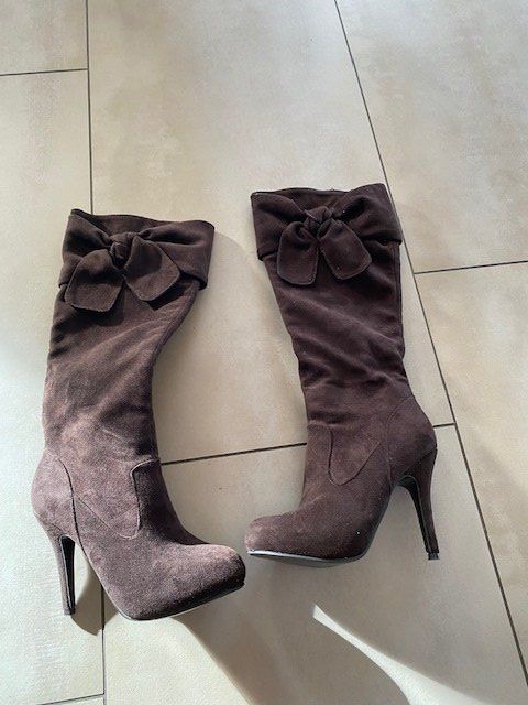 Scarpe da donna: Stiefel Grösse 36, nur 1x gebraucht – Usato da Sugnens venduto da PixelPanda1