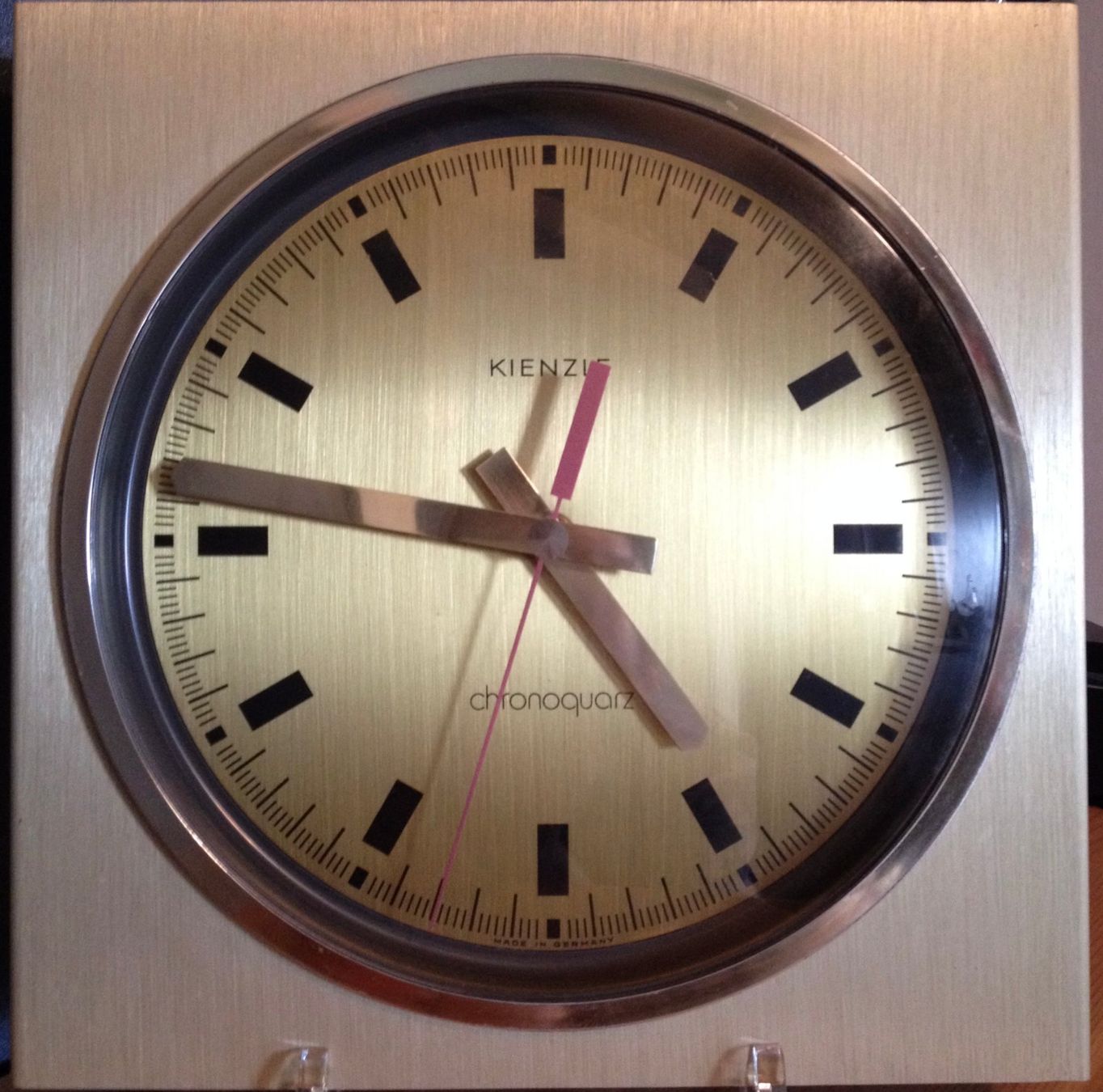 Kienzle Stand- & Wanduhren: vintage design wall clock Kienzle - Chronoquartz – Defekt aus Vuiteboeuf von broticaire