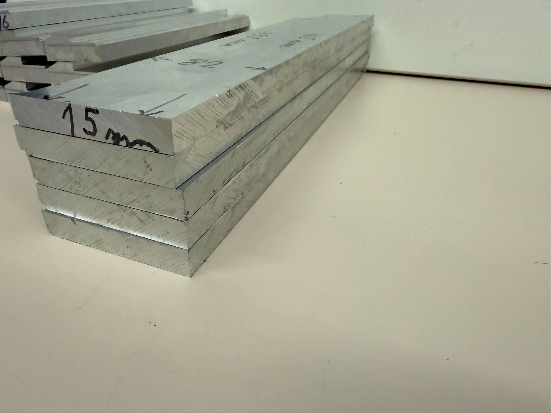 Tutti gli attrezzi: Aluminium Rohmaterial Reststücke 19 kg – Usato da Winterthur venduto da Joe1001 7