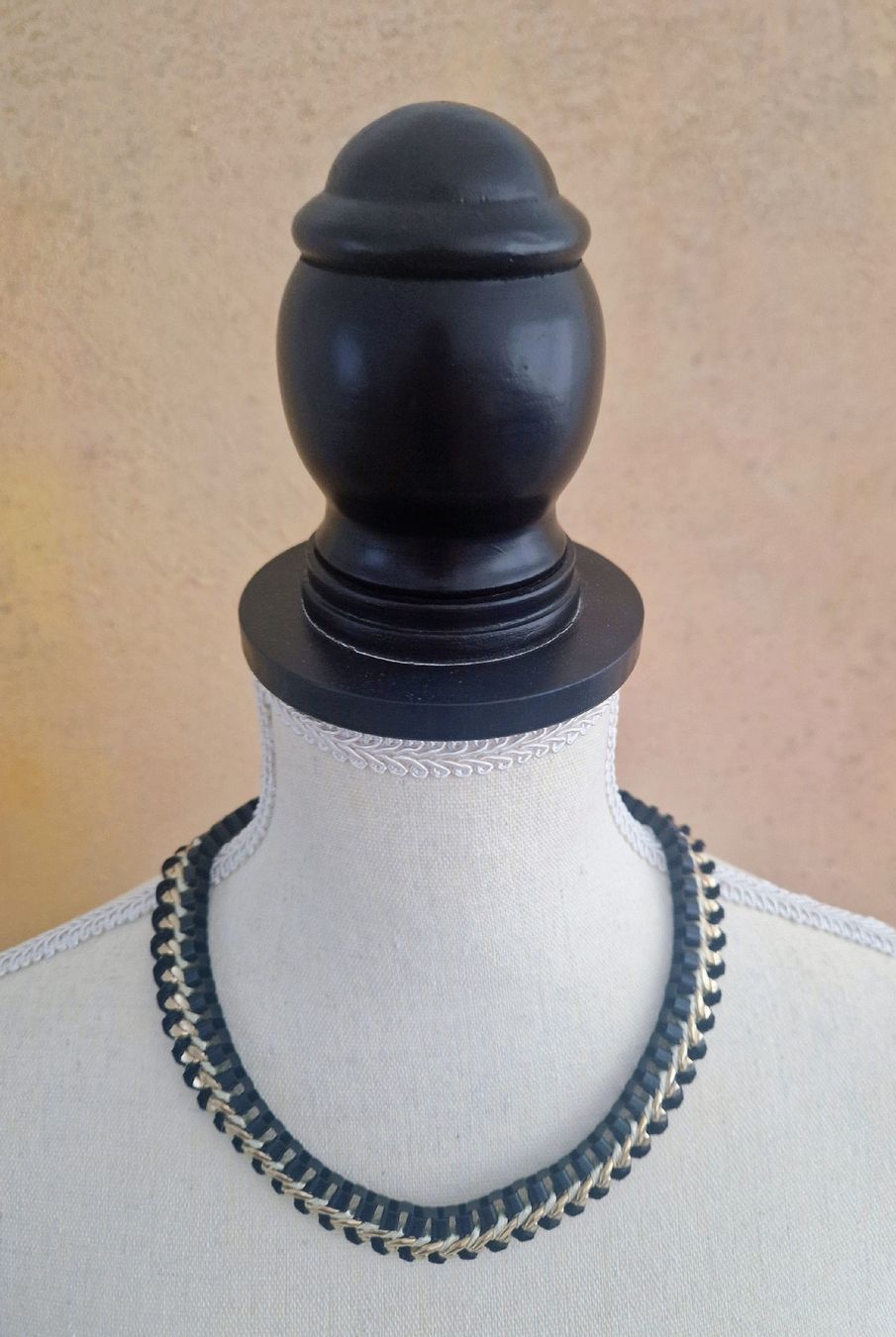 Catenine: Statement Halskette in Gold-Schwarz – Usato da Horgen venduto da akkohappyshopping 2