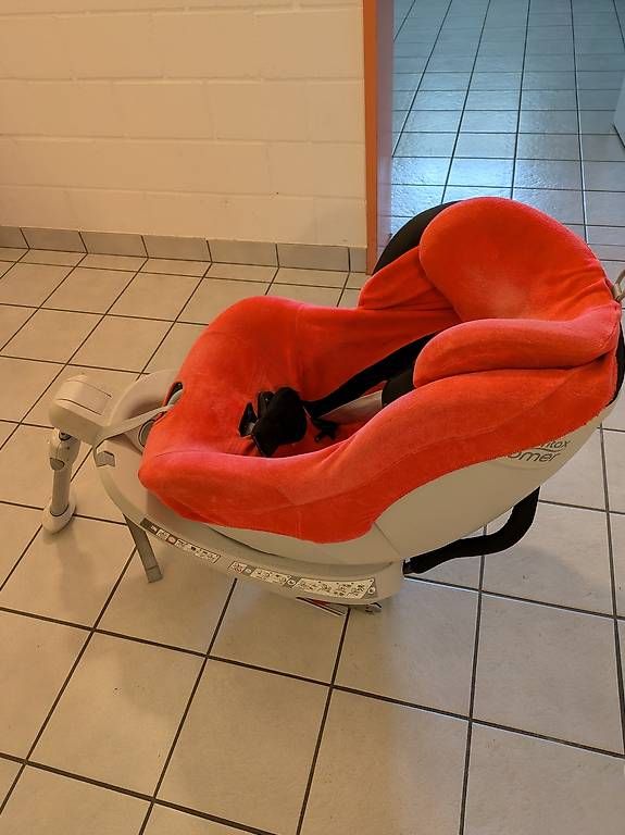 Seggiolini per auto: Kindersitz mit Isofix  – Usato da Abtwil SG venduto da oro_pg2r
