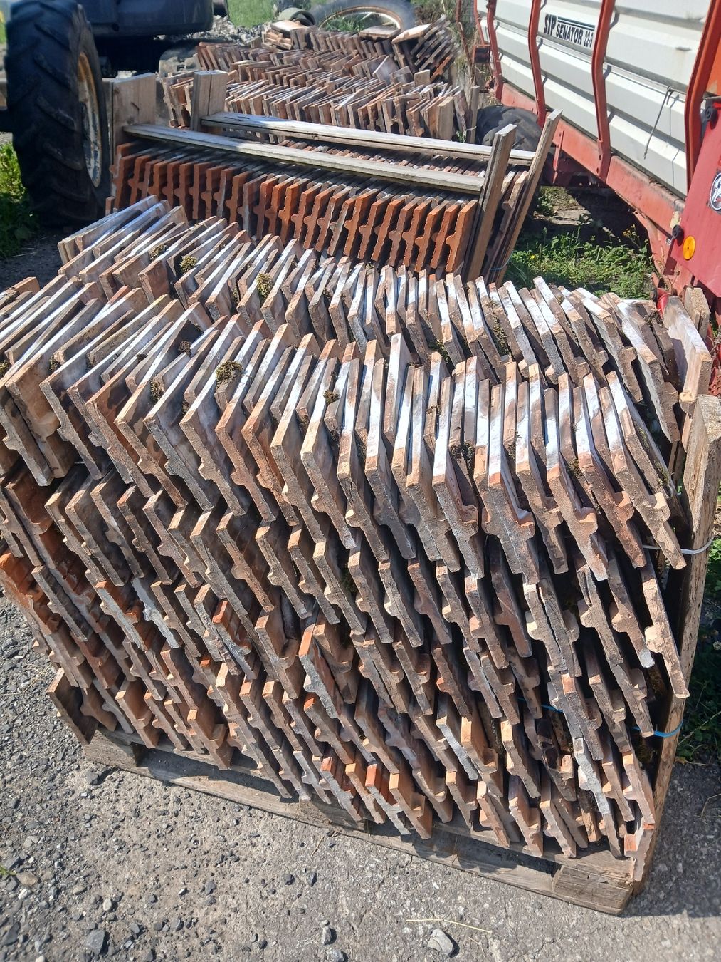 Steine & Dachziegeln: Bieberschwanzziegel – Gebraucht aus Schwyz von Arion460 1