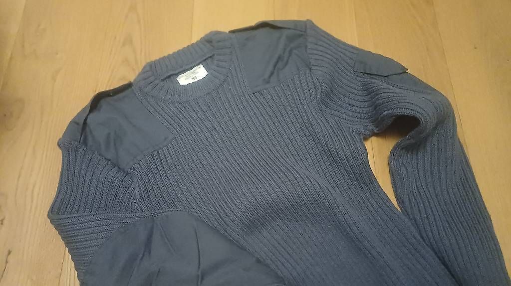 Maglioni & Felpe: Original Britischer Kommando Pullover Gr. L blau-grau – Usato da Oberwil BL venduto da Taeh