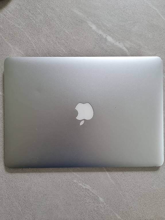 Apple Notebook: Apple MacBook Air 13" mit Tasche & Maus – Usato da Vaduz venduto da Safak_Yz 2
