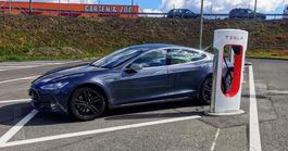 1 Tag Tesla Model S mieten - Gratis Supercharging!